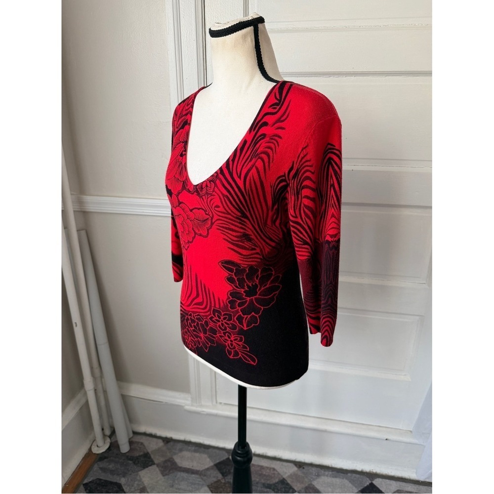 3/$20 💥 HENNY‎ Red Black Floral Knit Fitted Top V-Neck Embroidered Art Y2K Fairy - Picture 6 of 10